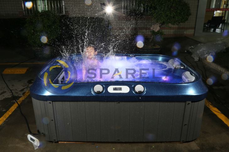 Couple Spa Family Hot Tub